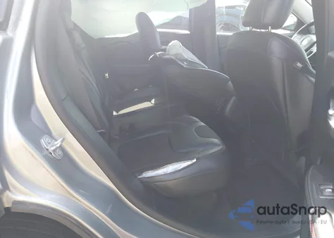 2015 Jeep Cherokee Trailhawk из США, поврежденный, VIN 1C4PJMBS9FW786081